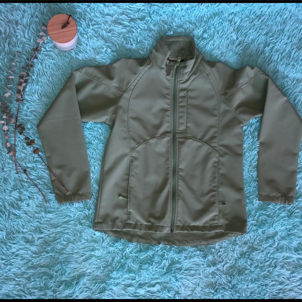 Wind breaker